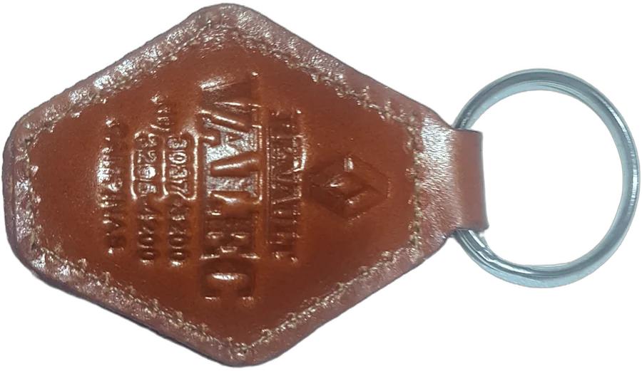 Chaveiro de couro com a marca Vanzelo gravada